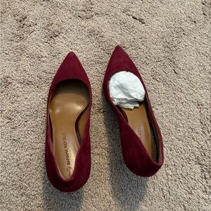 Banana Republic Heels 6.5 red cherry burgundy suede like new (display)